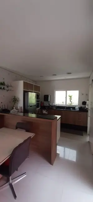 Foto 5 de Casa de Condomínio com 3 quartos à venda, 210m2 em Aruja - SP