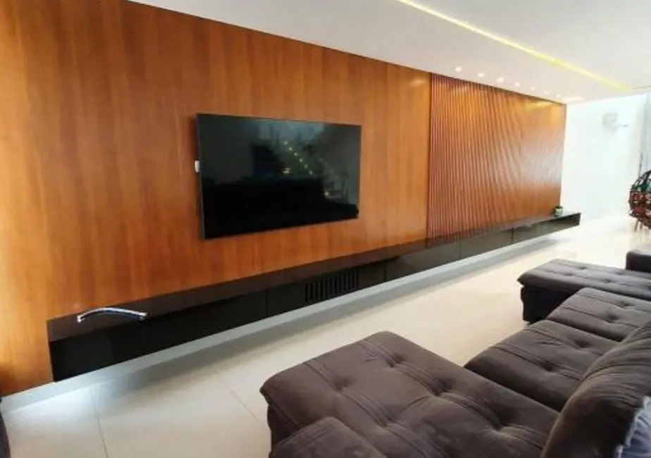 Casa com 3 quartos para alugar, 293m2 em Jardim Rincão, Aruja - SP - imagem 8 Foto 8 de Casa com 3 quartos para alugar, 293m2 em Jardim Rincão, Aruja - SP