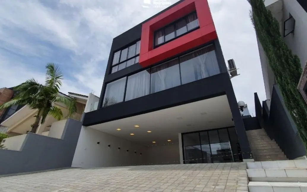 Casa com 3 quartos para alugar, 293m2 em Jardim Rincão, Aruja - SP - imagem 2 Foto 2 de Casa com 3 quartos para alugar, 293m2 em Jardim Rincão, Aruja - SP
