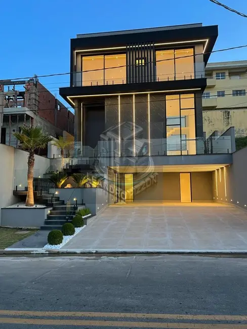 Foto 1 de Casa com 4 quartos à venda, 300m2 em Jardim Fazenda Rincão, Aruja - SP