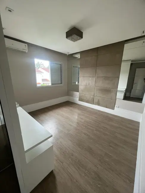 Foto 7 de Casa com 3 quartos para alugar, 200m2 em Jardim Limoeiro, Aruja - SP