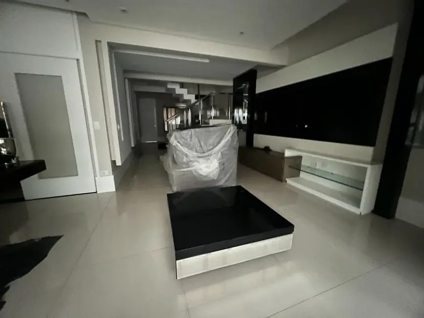 Foto 6 de Casa com 3 quartos para alugar, 200m2 em Jardim Limoeiro, Aruja - SP