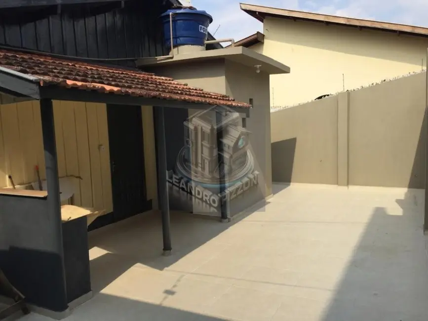 Casa com 3 quartos à venda, 280m2 em Vila Larsen 1, Londrina - PR - imagem 7 Foto 7 de Casa com 3 quartos à venda, 280m2 em Vila Larsen 1, Londrina - PR