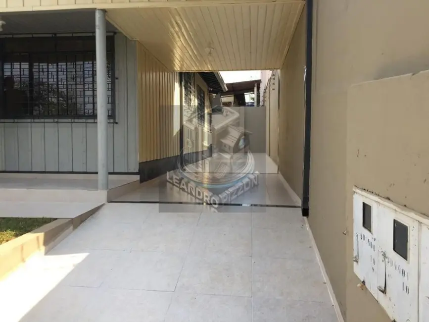 Casa com 3 quartos à venda, 280m2 em Vila Larsen 1, Londrina - PR - imagem 8 Foto 8 de Casa com 3 quartos à venda, 280m2 em Vila Larsen 1, Londrina - PR