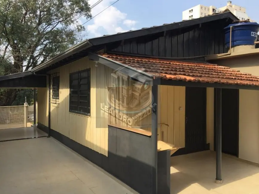 Casa com 3 quartos à venda, 280m2 em Vila Larsen 1, Londrina - PR - imagem 5 Foto 5 de Casa com 3 quartos à venda, 280m2 em Vila Larsen 1, Londrina - PR