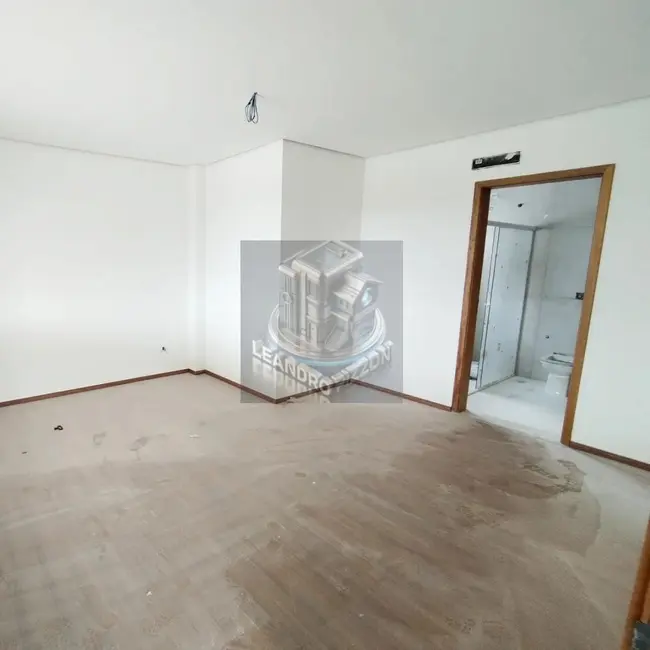 Casa com 4 quartos à venda, 317m2 em Conjunto Habitacional Alexandre Urbanas, Londrina - PR - imagem 6 Foto 6 de Casa com 4 quartos à venda, 317m2 em Conjunto Habitacional Alexandre Urbanas, Londrina - PR