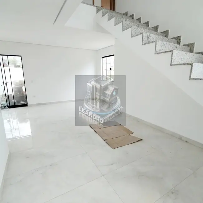 Casa com 4 quartos à venda, 317m2 em Conjunto Habitacional Alexandre Urbanas, Londrina - PR - imagem 8 Foto 8 de Casa com 4 quartos à venda, 317m2 em Conjunto Habitacional Alexandre Urbanas, Londrina - PR