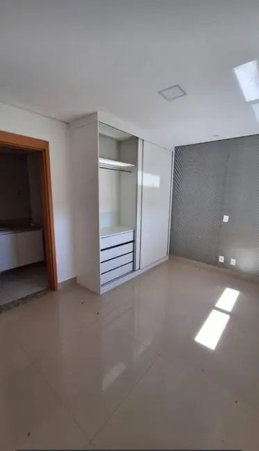 Apartamento com 3 quartos para alugar, 193m2 em Jardim Limoeiro, Aruja - SP - imagem 8 Foto 8 de Apartamento com 3 quartos para alugar, 193m2 em Jardim Limoeiro, Aruja - SP