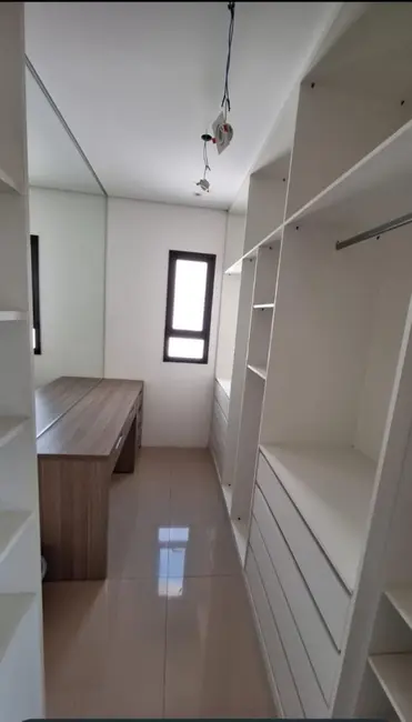 Apartamento com 3 quartos para alugar, 193m2 em Jardim Limoeiro, Aruja - SP - imagem 9 Foto 9 de Apartamento com 3 quartos para alugar, 193m2 em Jardim Limoeiro, Aruja - SP