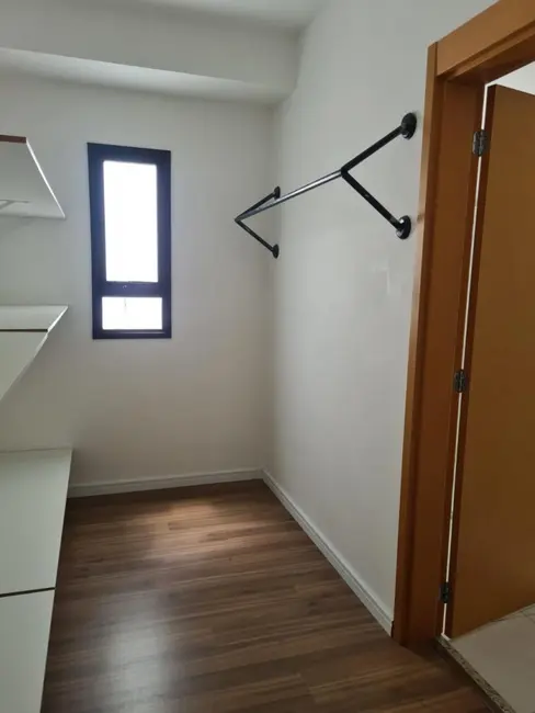 Apartamento com 3 quartos para alugar, 193m2 em Jardim Limoeiro, Aruja - SP - imagem 4 Foto 4 de Apartamento com 3 quartos para alugar, 193m2 em Jardim Limoeiro, Aruja - SP