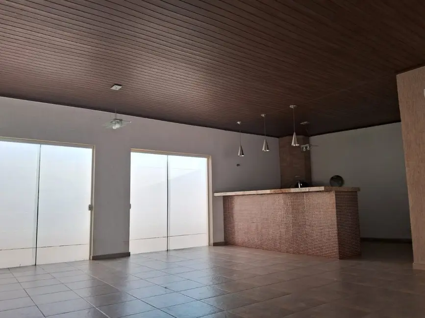 Foto 3 de Loja para alugar, 120m2 em Jardim das Cerejeiras, Aruja - SP