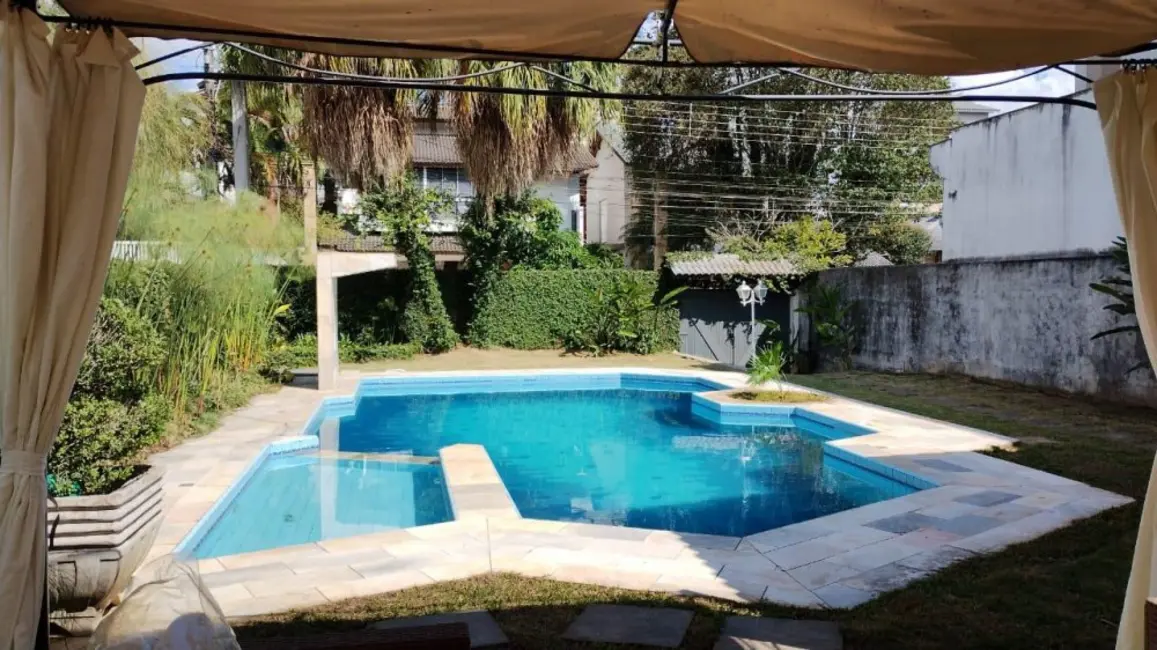 Casa de Condomínio com 3 quartos para alugar, 330m2 em Jardim Fazenda Rincão, Aruja - SP - imagem 2 Foto 2 de Casa de Condomínio com 3 quartos para alugar, 330m2 em Jardim Fazenda Rincão, Aruja - SP