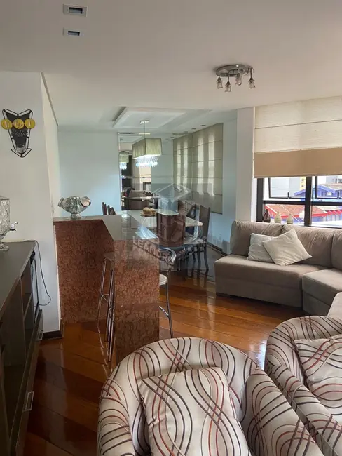 Apartamento com 3 quartos à venda, 132m2 em Centro, Londrina - PR - imagem 7 Foto 7 de Apartamento com 3 quartos à venda, 132m2 em Centro, Londrina - PR