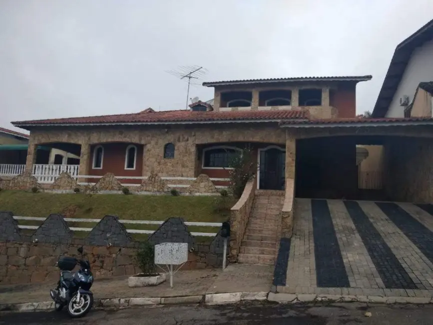 Casa de Condomínio com 4 quartos para alugar, 700m2 em Jardim das Cerejeiras, Aruja - SP - imagem 1 Foto 1 de Casa de Condomínio com 4 quartos para alugar, 700m2 em Jardim das Cerejeiras, Aruja - SP