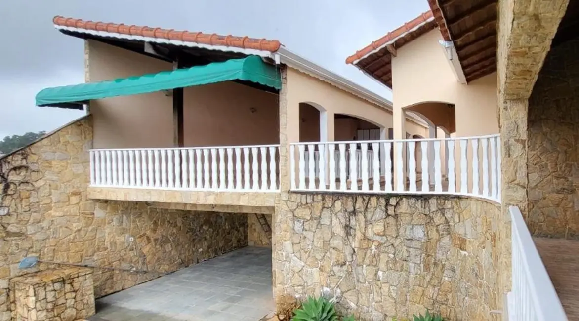 Casa de Condomínio com 4 quartos para alugar, 700m2 em Jardim das Cerejeiras, Aruja - SP - imagem 6 Foto 6 de Casa de Condomínio com 4 quartos para alugar, 700m2 em Jardim das Cerejeiras, Aruja - SP