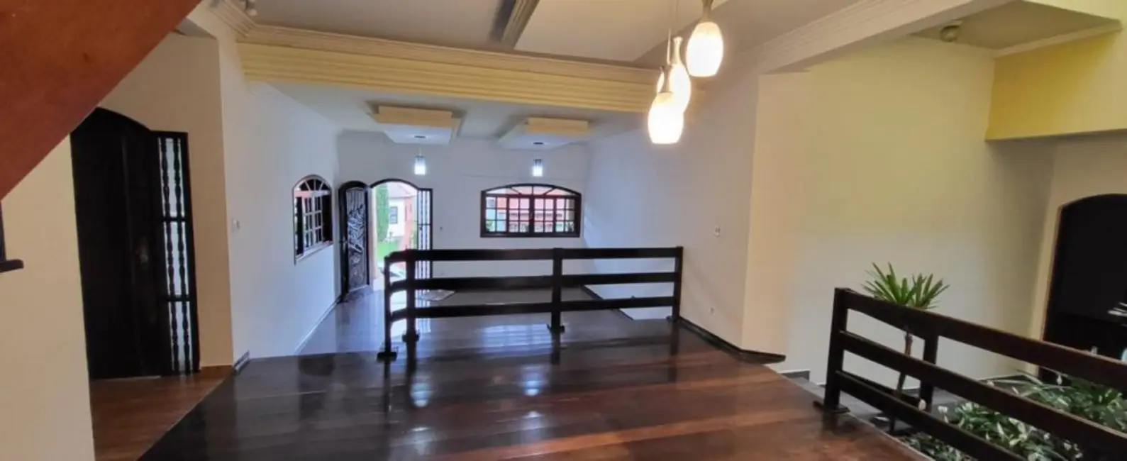 Casa de Condomínio com 4 quartos para alugar, 700m2 em Jardim das Cerejeiras, Aruja - SP - imagem 7 Foto 7 de Casa de Condomínio com 4 quartos para alugar, 700m2 em Jardim das Cerejeiras, Aruja - SP