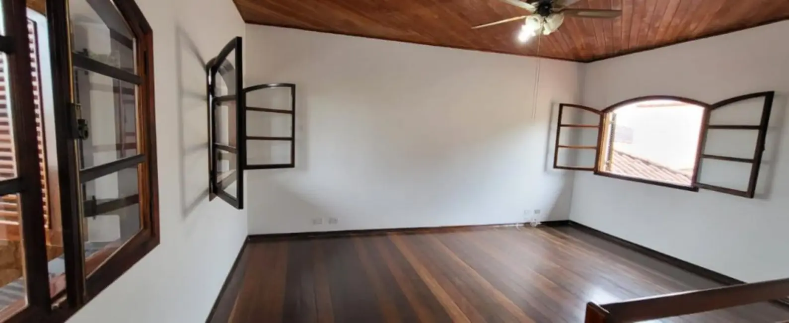 Casa de Condomínio com 4 quartos para alugar, 700m2 em Jardim das Cerejeiras, Aruja - SP - imagem 9 Foto 9 de Casa de Condomínio com 4 quartos para alugar, 700m2 em Jardim das Cerejeiras, Aruja - SP