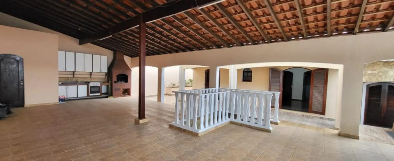 Casa de Condomínio com 4 quartos para alugar, 700m2 em Jardim das Cerejeiras, Aruja - SP - imagem 5 Foto 5 de Casa de Condomínio com 4 quartos para alugar, 700m2 em Jardim das Cerejeiras, Aruja - SP