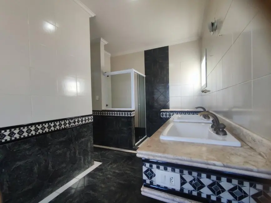 Foto 3 de Sobrado com 3 quartos à venda, 250m2 em Jardim das Cerejeiras, Aruja - SP