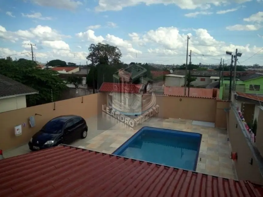 Sobrado com 3 quartos à venda, 190m2 em Conjunto Café, Londrina - PR - imagem 4 Foto 4 de Sobrado com 3 quartos à venda, 190m2 em Conjunto Café, Londrina - PR