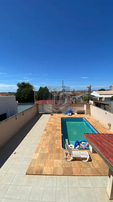 Sobrado com 3 quartos à venda, 190m2 em Conjunto Café, Londrina - PR - imagem 6 Foto 6 de Sobrado com 3 quartos à venda, 190m2 em Conjunto Café, Londrina - PR