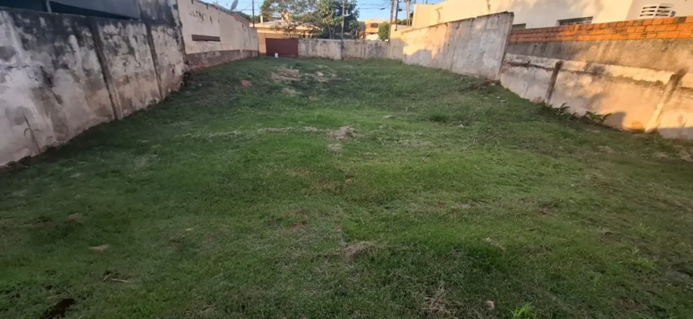 Foto 2 de Terreno / Lote à venda, 390m2 em Santos Dumont, Londrina - PR