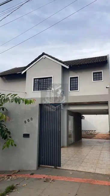 Sobrado com 3 quartos à venda, 250m2 em Jardim Maria Luiza, Londrina - PR - imagem 3 Foto 3 de Sobrado com 3 quartos à venda, 250m2 em Jardim Maria Luiza, Londrina - PR