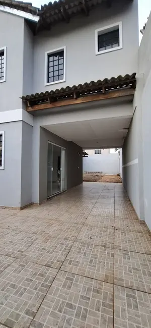 Foto 5 de Sobrado com 3 quartos à venda, 250m2 em Jardim Maria Luiza, Londrina - PR