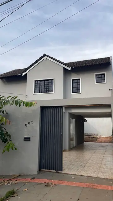 Foto 3 de Sobrado com 3 quartos à venda, 250m2 em Jardim Maria Luiza, Londrina - PR