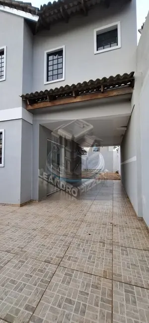 Sobrado com 3 quartos à venda, 250m2 em Jardim Maria Luiza, Londrina - PR - imagem 5 Foto 5 de Sobrado com 3 quartos à venda, 250m2 em Jardim Maria Luiza, Londrina - PR