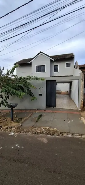 Foto 2 de Sobrado com 3 quartos à venda, 250m2 em Jardim Maria Luiza, Londrina - PR