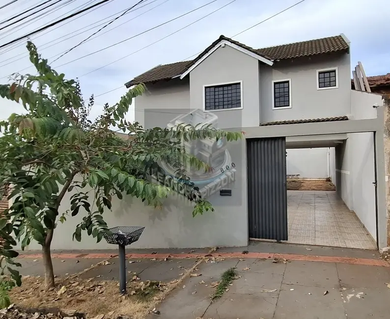 Sobrado com 3 quartos à venda, 250m2 em Jardim Maria Luiza, Londrina - PR - imagem 1 Foto 1 de Sobrado com 3 quartos à venda, 250m2 em Jardim Maria Luiza, Londrina - PR