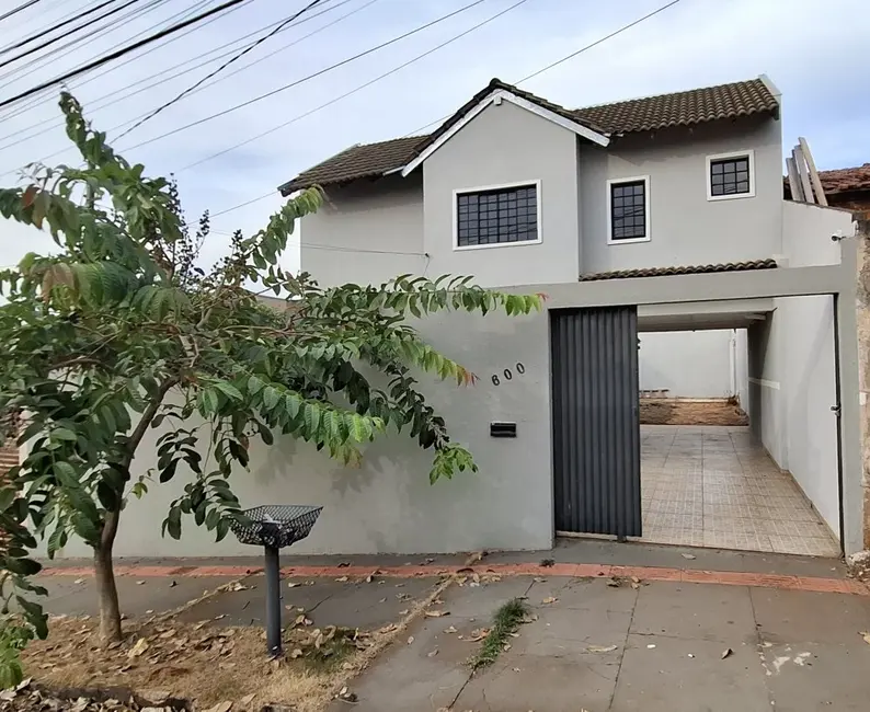 Foto 1 de Sobrado com 3 quartos à venda, 250m2 em Jardim Maria Luiza, Londrina - PR