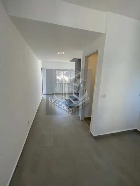 Casa de Condomínio com 2 quartos para alugar, 57m2 em Arujá Center Ville, Aruja - SP - imagem 3 Foto 3 de Casa de Condomínio com 2 quartos para alugar, 57m2 em Arujá Center Ville, Aruja - SP