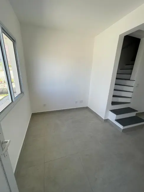 Casa de Condomínio com 2 quartos para alugar, 57m2 em Arujá Center Ville, Aruja - SP - imagem 4 Foto 4 de Casa de Condomínio com 2 quartos para alugar, 57m2 em Arujá Center Ville, Aruja - SP