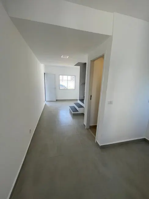 Casa de Condomínio com 2 quartos para alugar, 57m2 em Arujá Center Ville, Aruja - SP - imagem 3 Foto 3 de Casa de Condomínio com 2 quartos para alugar, 57m2 em Arujá Center Ville, Aruja - SP