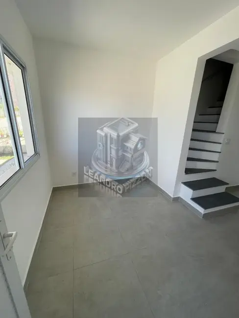 Casa de Condomínio com 2 quartos para alugar, 57m2 em Arujá Center Ville, Aruja - SP - imagem 4 Foto 4 de Casa de Condomínio com 2 quartos para alugar, 57m2 em Arujá Center Ville, Aruja - SP