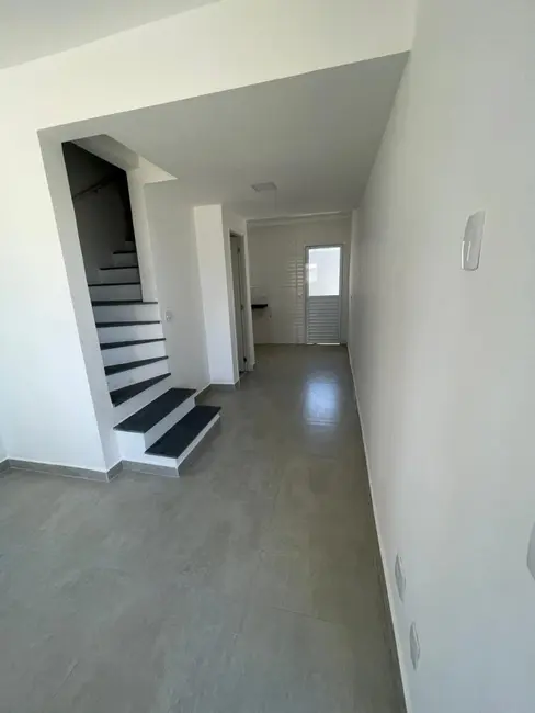 Casa de Condomínio com 2 quartos para alugar, 57m2 em Arujá Center Ville, Aruja - SP - imagem 5 Foto 5 de Casa de Condomínio com 2 quartos para alugar, 57m2 em Arujá Center Ville, Aruja - SP