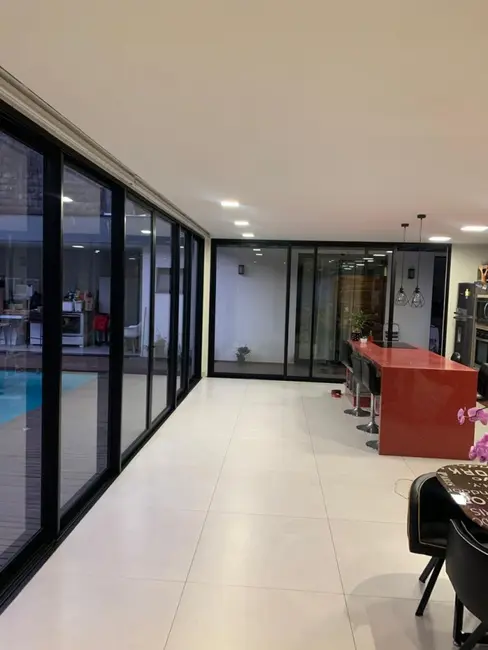 Foto 2 de Casa com 4 quartos para alugar, 330m2 em Jardim Fazenda Rincão, Aruja - SP