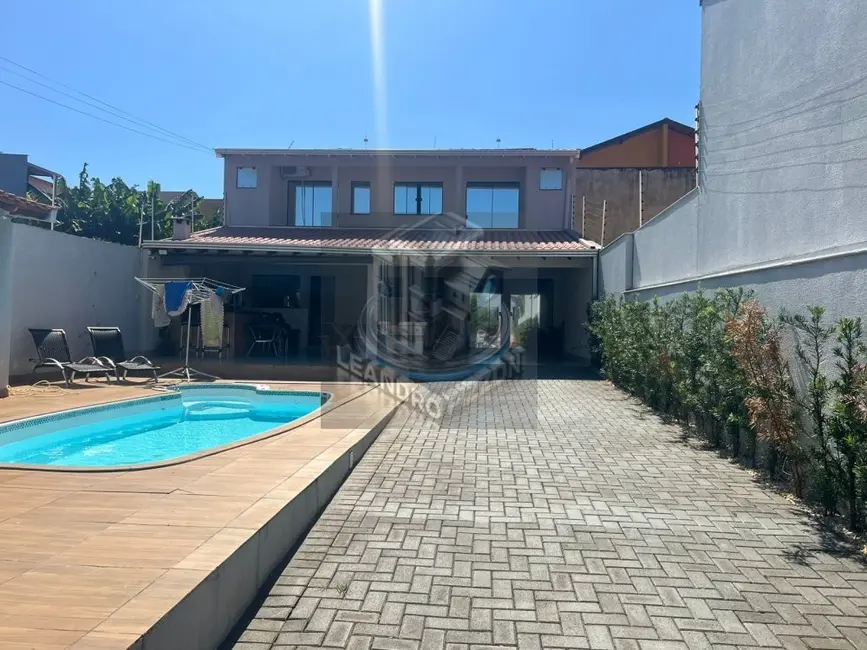 Foto 1 de Casa com 3 quartos à venda, 136m2 em Jardim Planalto, Londrina - PR