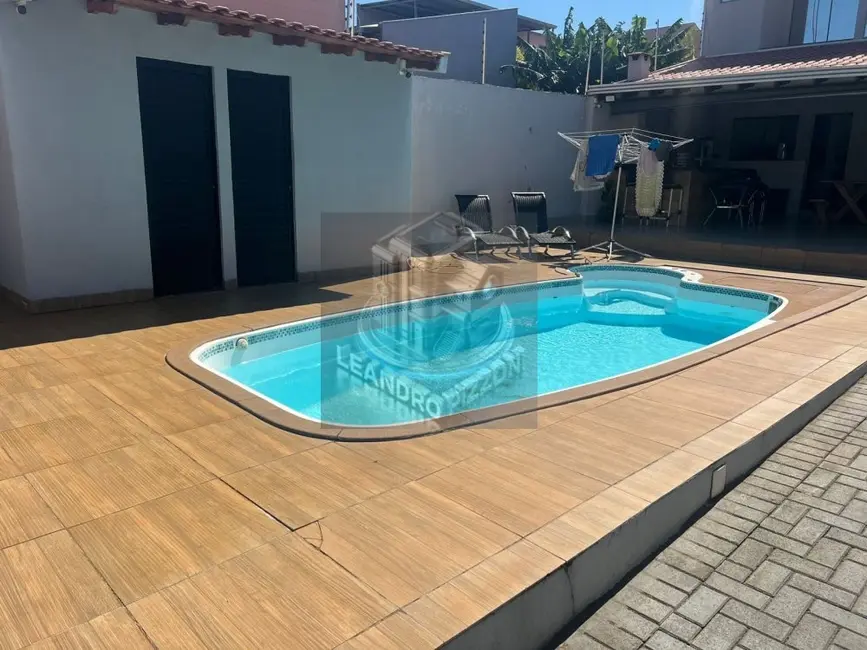 Foto 2 de Casa com 3 quartos à venda, 136m2 em Jardim Planalto, Londrina - PR