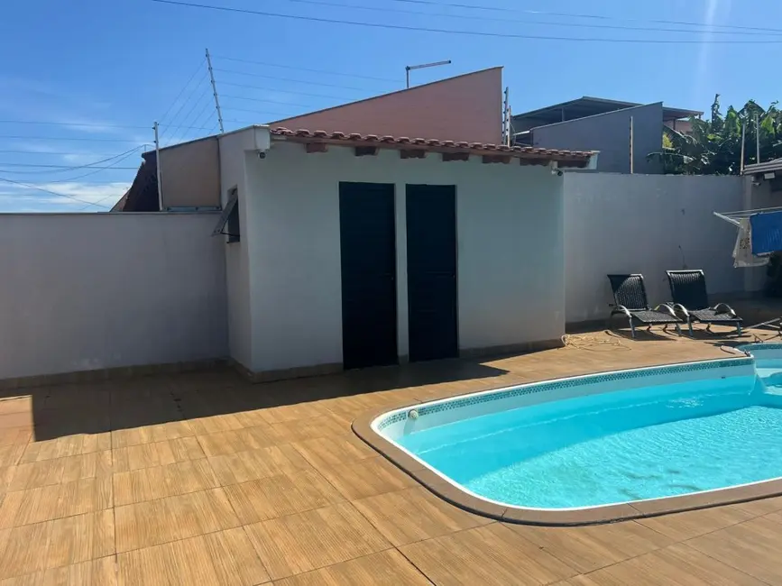 Foto 3 de Casa com 3 quartos à venda, 136m2 em Jardim Planalto, Londrina - PR