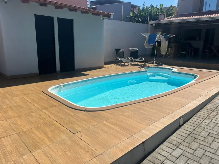 Foto 2 de Casa com 3 quartos à venda, 136m2 em Jardim Planalto, Londrina - PR