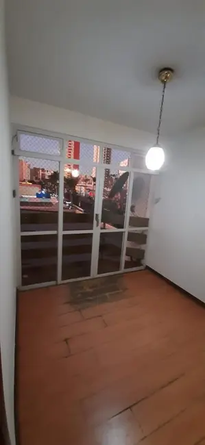 Apartamento com 3 quartos para alugar, 75m2 em Jardim Higienópolis, Londrina - PR - imagem 8 Foto 8 de Apartamento com 3 quartos para alugar, 75m2 em Jardim Higienópolis, Londrina - PR