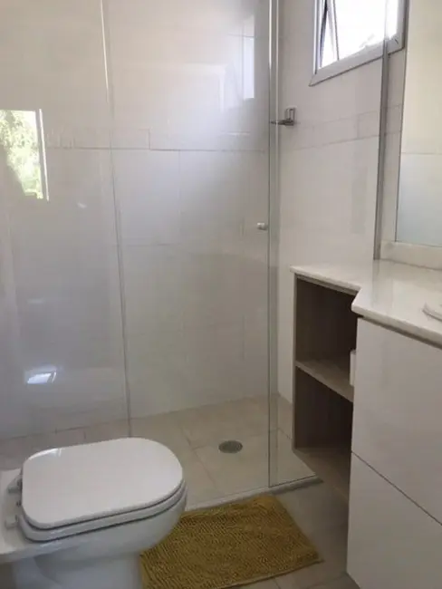 Casa de Condomínio com 3 quartos para alugar, 201m2 em Aruja - SP - imagem 4 Foto 4 de Casa de Condomínio com 3 quartos para alugar, 201m2 em Aruja - SP