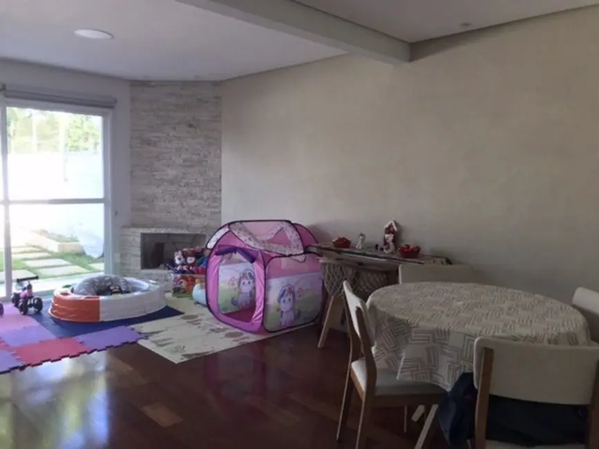 Casa de Condomínio com 3 quartos para alugar, 201m2 em Aruja - SP - imagem 5 Foto 5 de Casa de Condomínio com 3 quartos para alugar, 201m2 em Aruja - SP