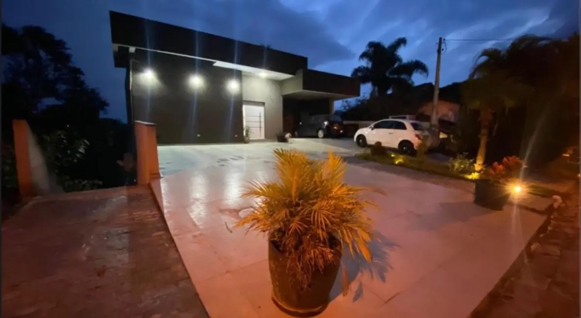 Foto 1 de Casa de Condomínio com 4 quartos à venda, 350m2 em Aruja - SP