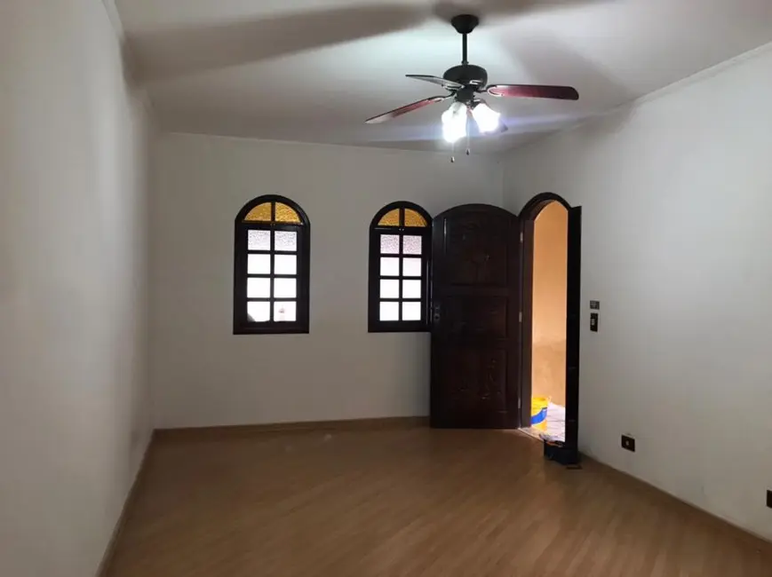 Foto 1 de Casa com 3 quartos para alugar, 140m2 em Jordanópolis, Aruja - SP