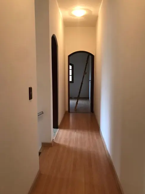 Foto 6 de Casa com 3 quartos para alugar, 140m2 em Jordanópolis, Aruja - SP