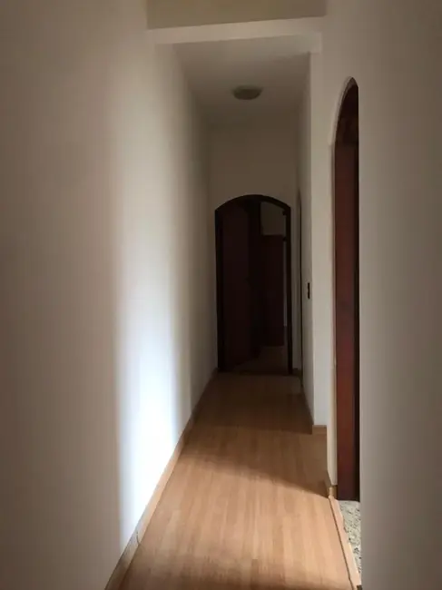 Foto 3 de Casa com 3 quartos para alugar, 140m2 em Jordanópolis, Aruja - SP